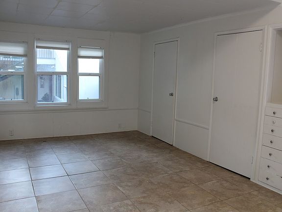 2nd image of 1208 N Van Ness Ave #F