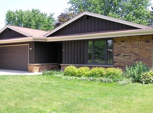 8028 S 57th St, Franklin, WI 53132