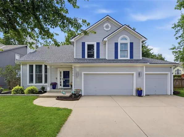 5900 Meadowsweet Ln, Shawnee, KS 66226