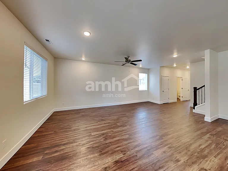 657 Dudley St — Photo 10