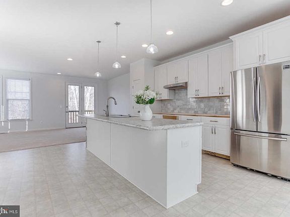 3rd image of 110 Sequoia Dr