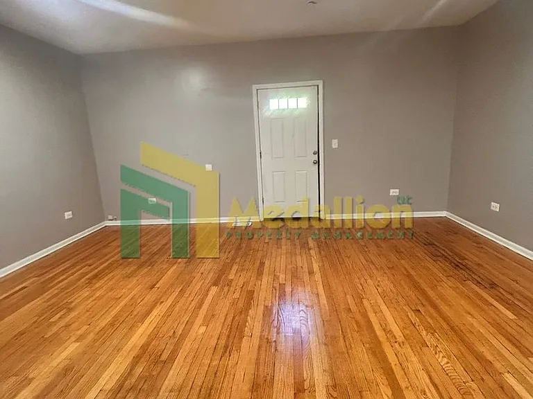 5954 S Maplewood Ave — Photo 10