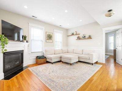 633 E 7th St #3, South Boston, MA, 02127