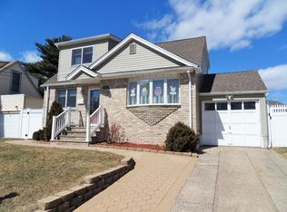 191 Birchwood Dr, Elmwood Park, NJ 07407