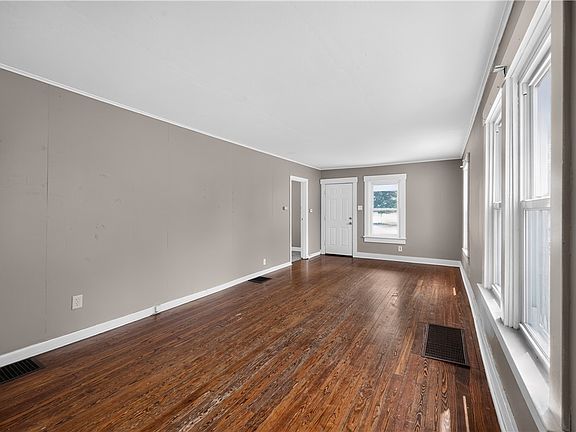 4th image of 23 Elm Ave