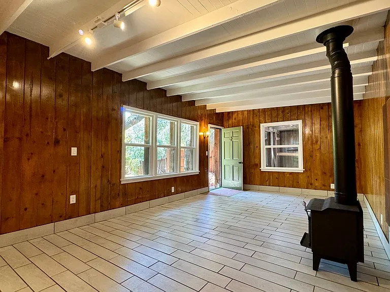 1619 Oak Dr — Photo 9