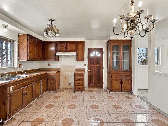 4th image of 1819 La Puerta Ave