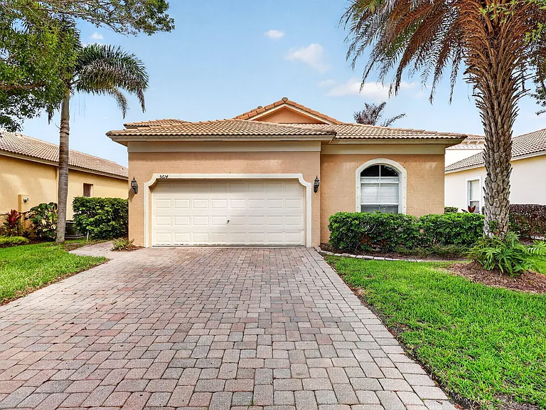 5614 Sunberry Cir — Photo 1
