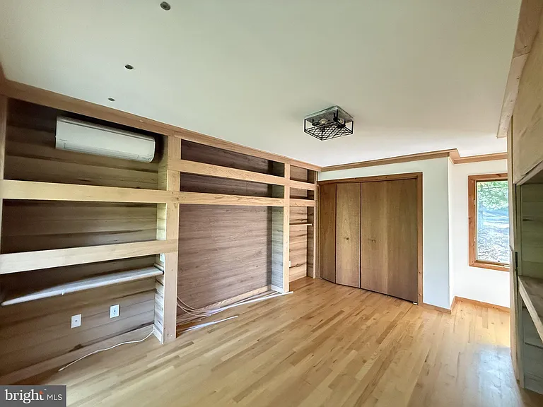 5375 Woodbridge Dr E — Photo 11