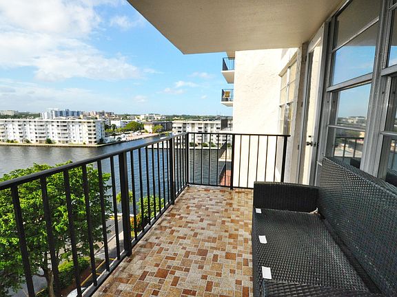 3rd image of 301 174th St APT 805