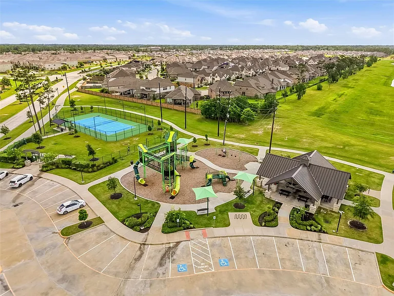 15647 Roscobie Park Dr — Photo 32