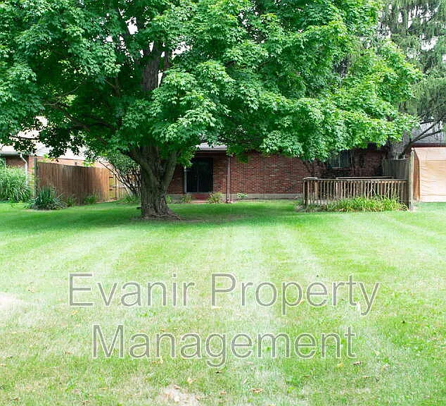 3160 Honeysuckle Dr — Photo 3