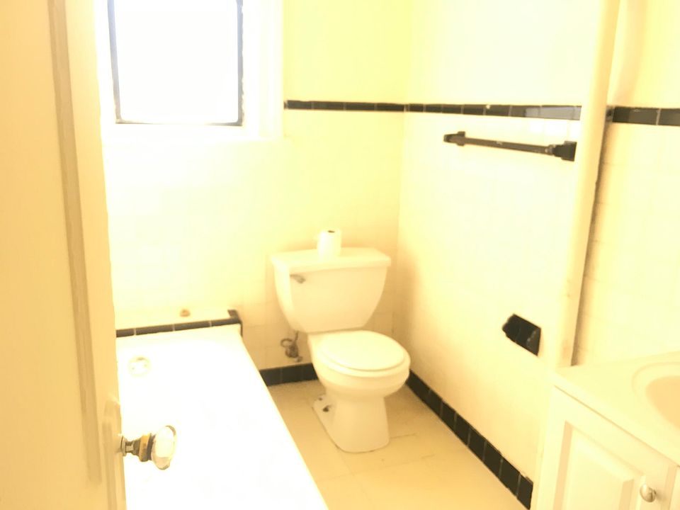 1st image of 250 McLean Ave #4