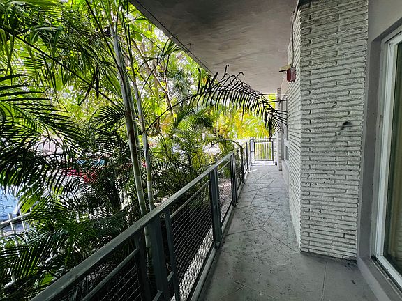 2nd image of 948 Bay Dr #2