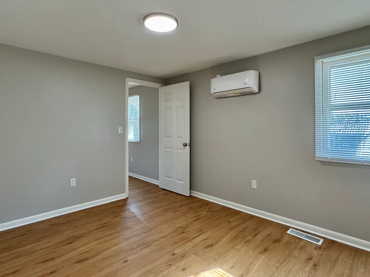 2 bed, $1,100 — Photo 1