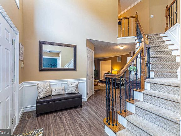3rd image of 415 Dellcrest Dr