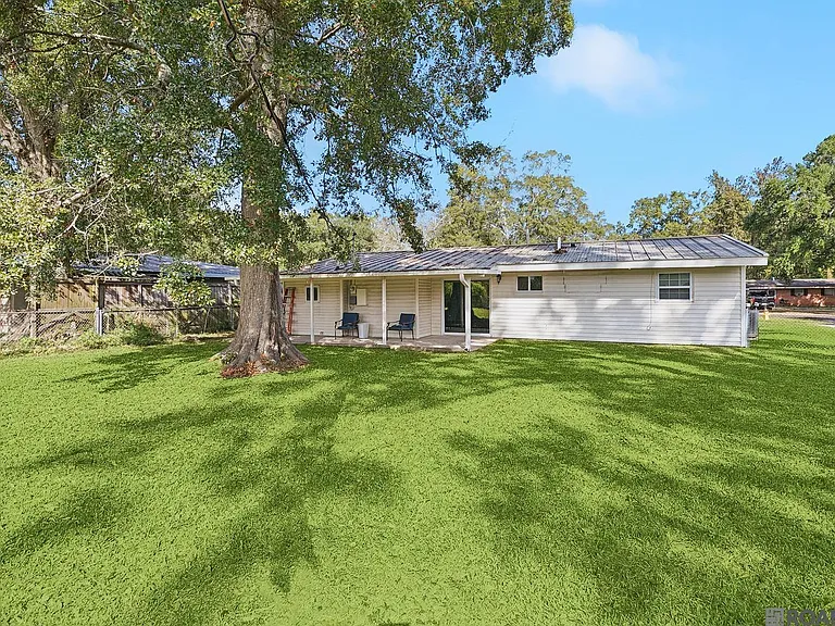 9046 Kingcrest Pkwy — Photo 15