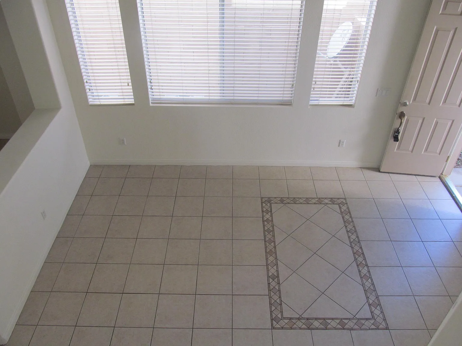 4 bed, 2.5 bath, 2358 sqft, $2,350 — Photo 4