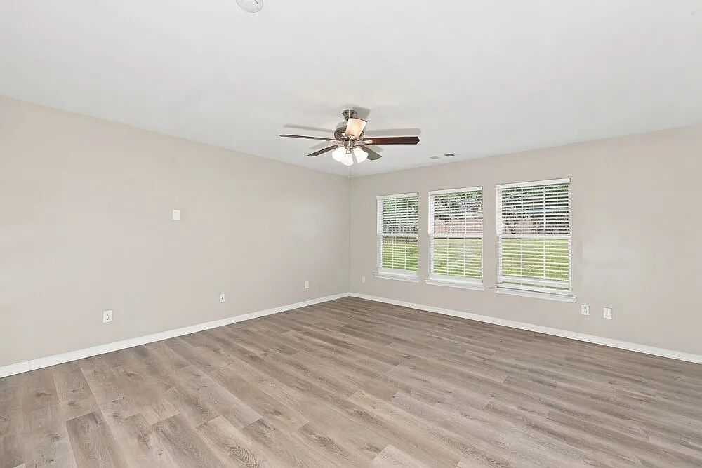 3 bed, 2.5 bath, 2041 sqft, $2,420 — Photo 4