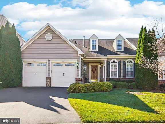 2nd image of 10536 Edwardian Ln #112