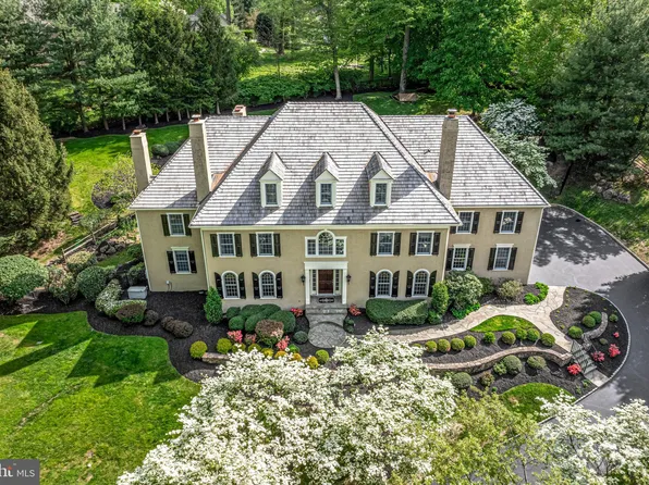 5 Harrison Dr, Newtown Square, PA 19073