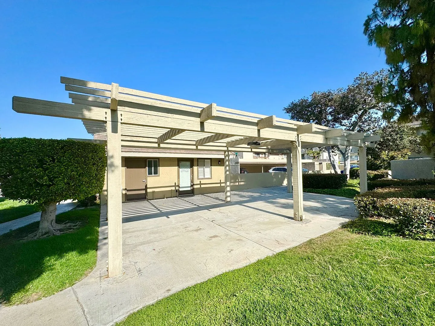 Buena Vista Apartments — Photo 3