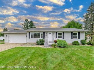 3942 Berry Ridge Dr, Holt, MI 48842