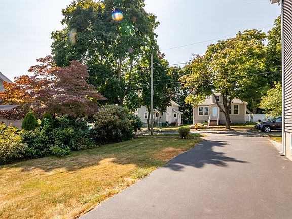 3rd image of 52 Amesbury St