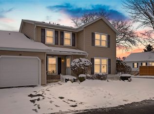 14 Braintree Cres, Penfield, NY 14526