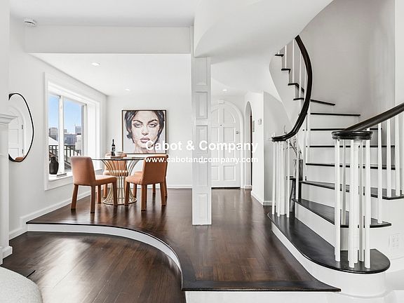 3rd image of 124 Beacon St #Phf