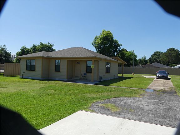 4th image of 802 Candler Dr