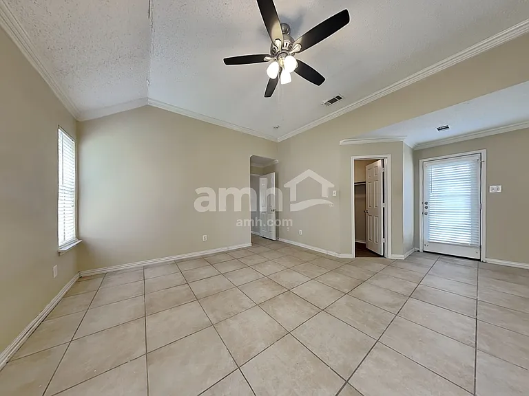2717 Primrose Ln — Photo 14