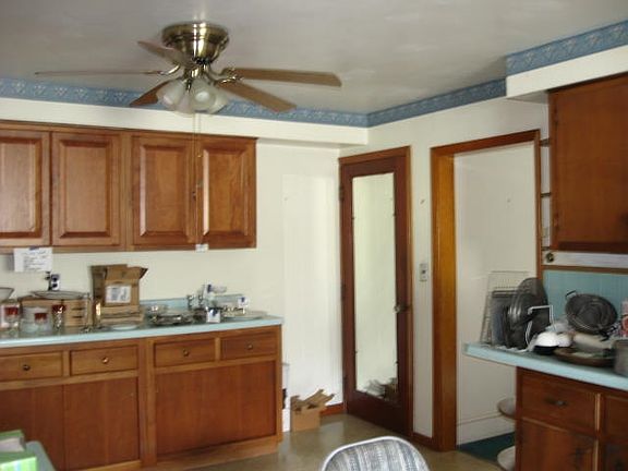 2nd image of 944 Elizabeth St