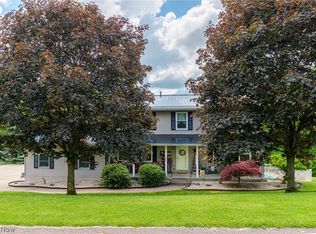 805 Overlook Dr, Coshocton, OH 43812