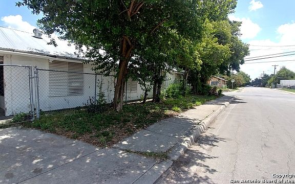 3rd image of 447 Hazel St