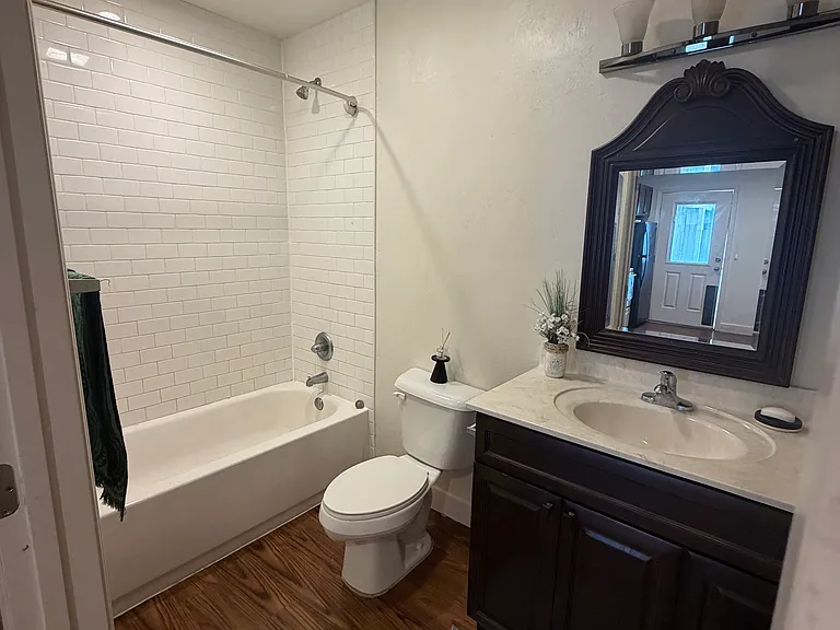 1107 NW 6th St #D — Photo 8