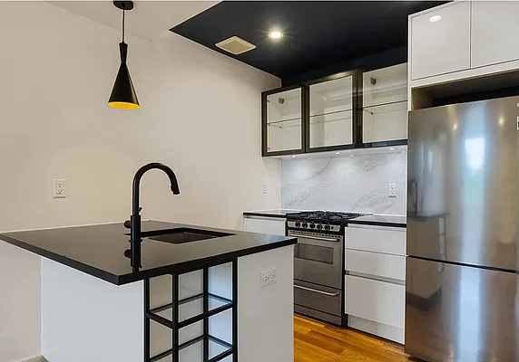 Kitchen, photo 1