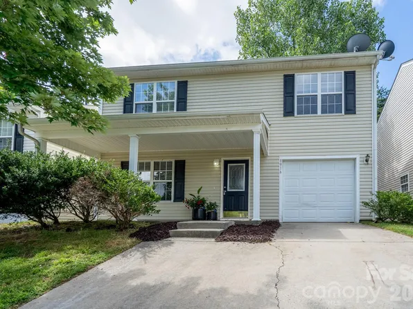 8016 Bronze Pike Dr, Charlotte, NC 28273