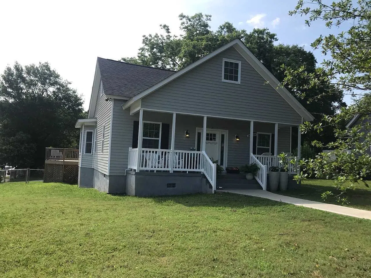 Large 4 Bed/2.5 Bath Home W/ Bonus Room — Photo 1