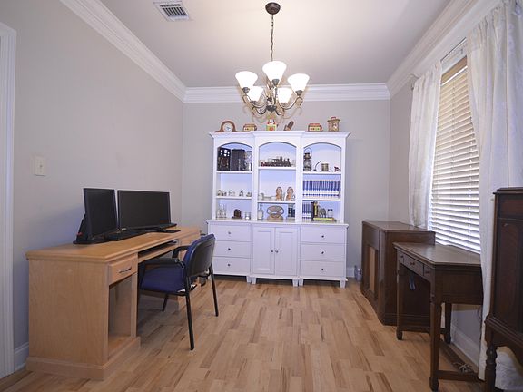 4th image of 122 Legend Creek Dr