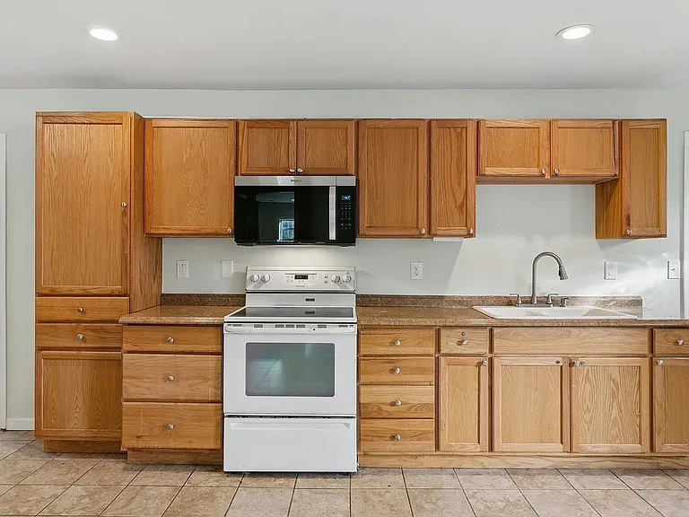 8157 Sheffield Dr — Photo 6