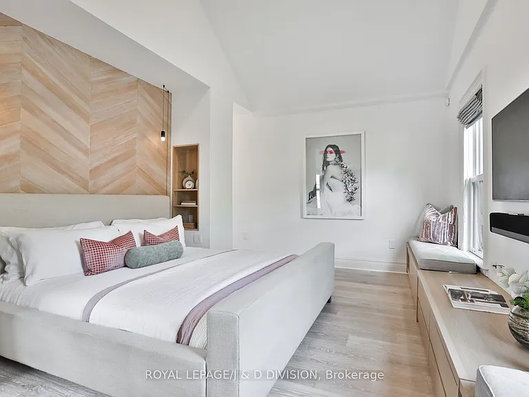 426 Ontario St — Photo 22