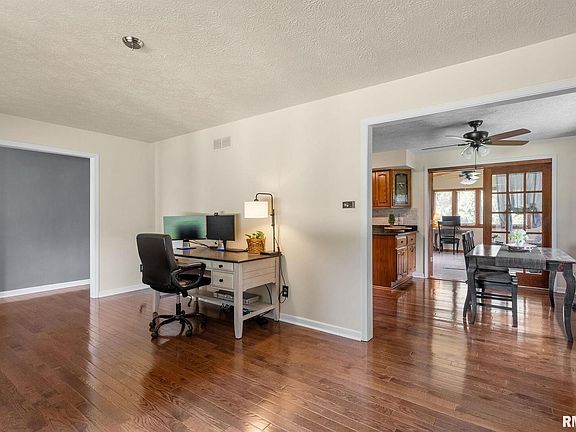 5th image of 2144 Dorchester Ct