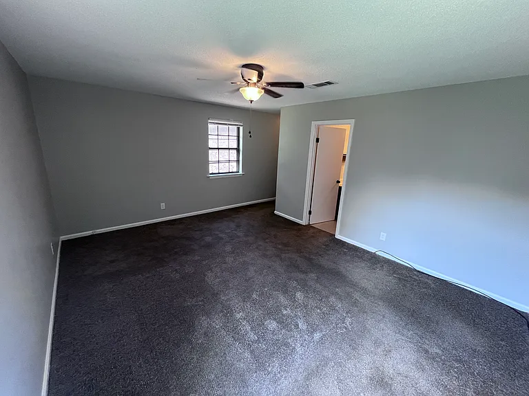 215 Berkshire Cir — Photo 23