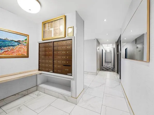 525 East 82nd Street image 25 of 27