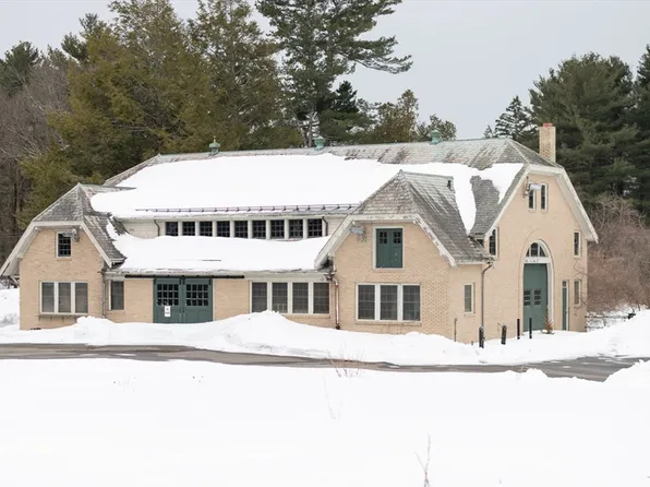 135 Wellesley St, Weston, MA 02493