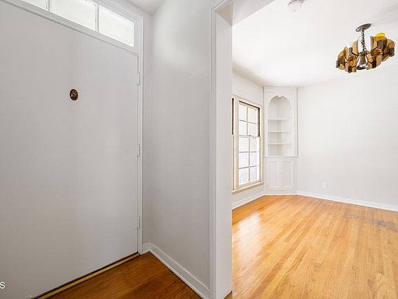 5th image of 2015 Montecito Dr