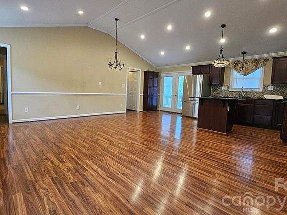 3rd image of 768 Peachtree Rd