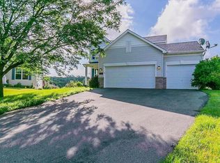 8413 Lobelia Ct, Shakopee, MN 55379