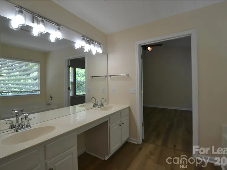 6820 Beverly Springs Dr — Photo 33